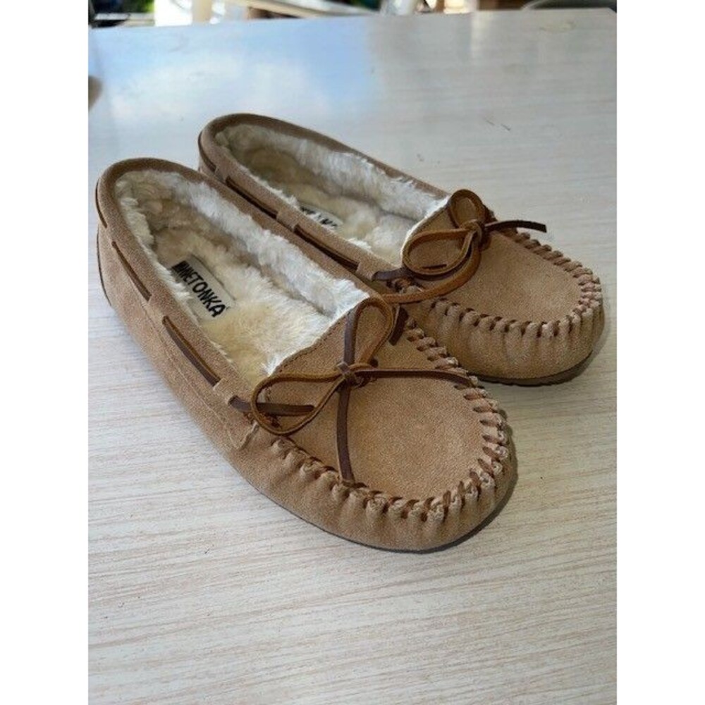 Minnetonka Calle Moccasins Womens Suede Faux Fur Lined Slippers Tan Size 7M